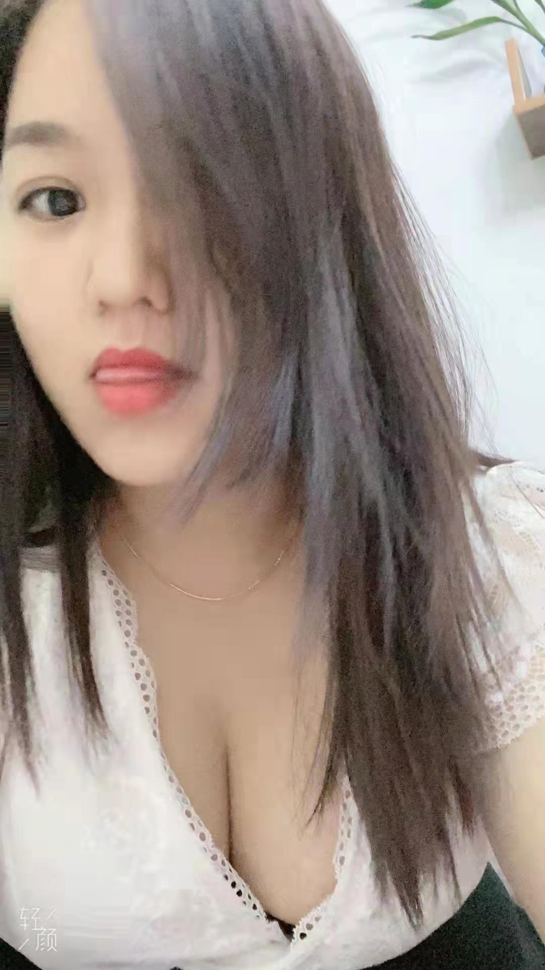 深圳龙岗横岗地铁站大奶美女 第1张