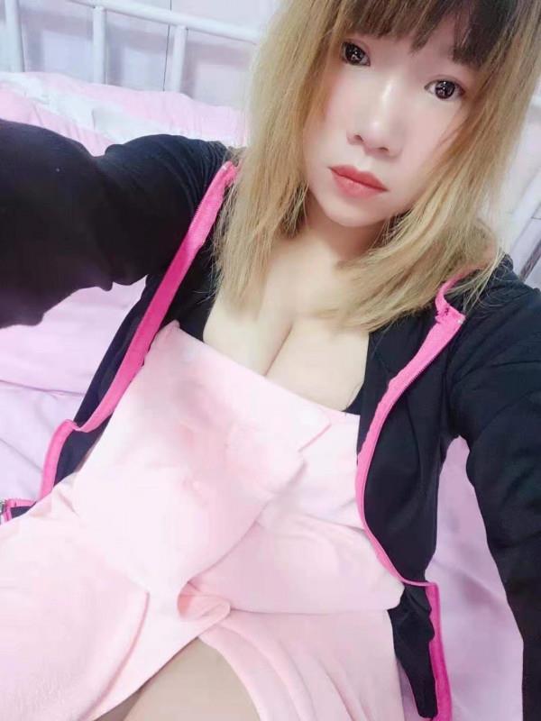 胸很大的小活妹子 第1张