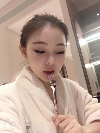乖巧懂事宝儿颜值高 第1张