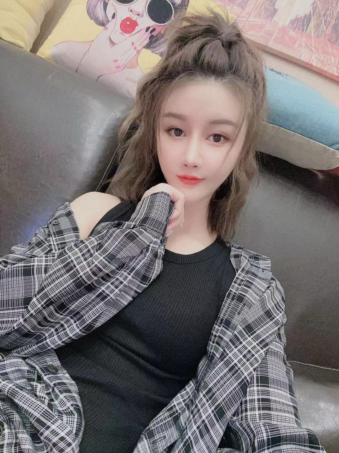 出来偷腥的猫咪 第1张