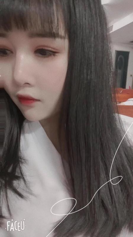 年轻妹妹皮肤白嫩 第1张