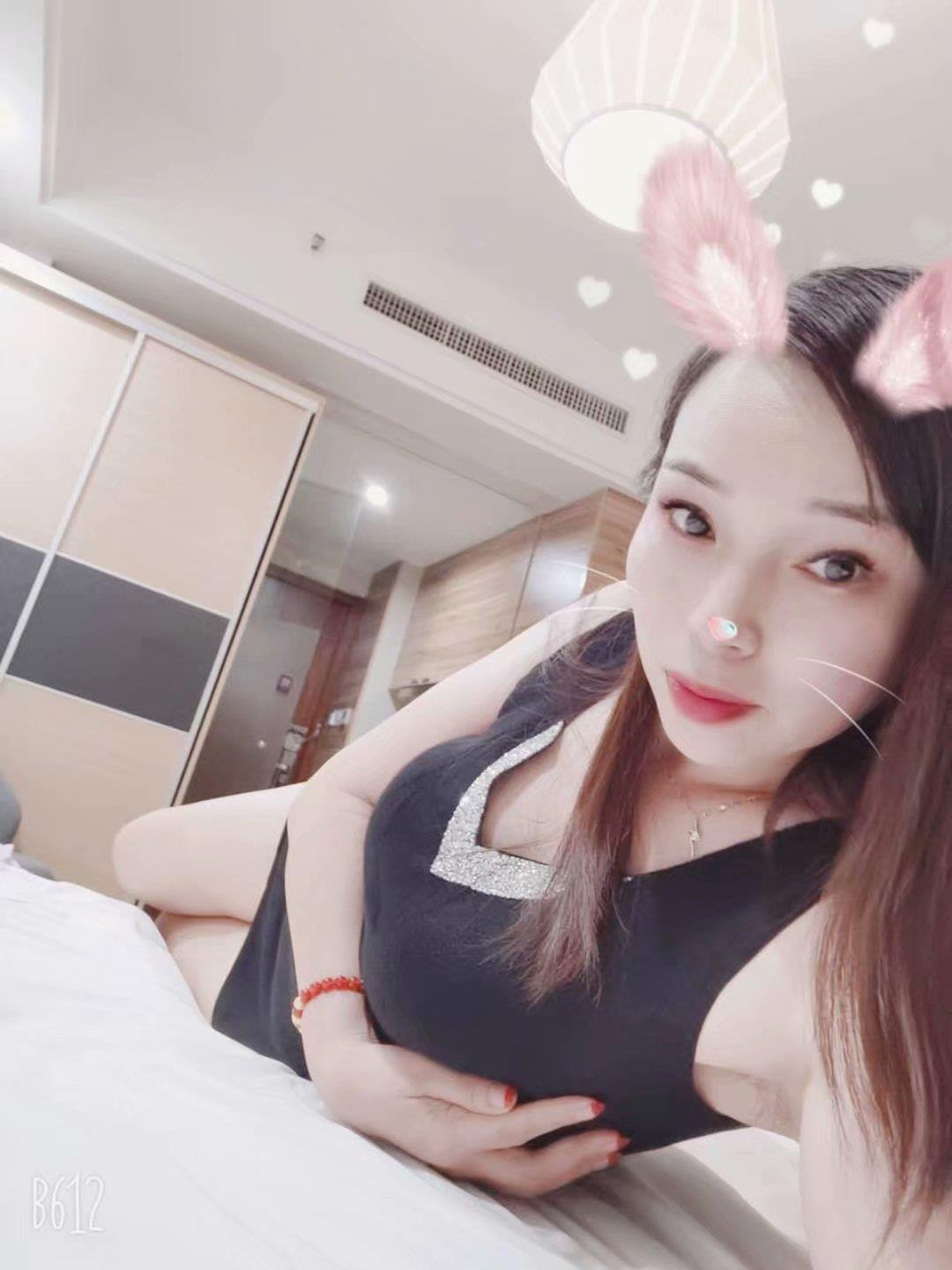 服务好不机车的美女 第1张