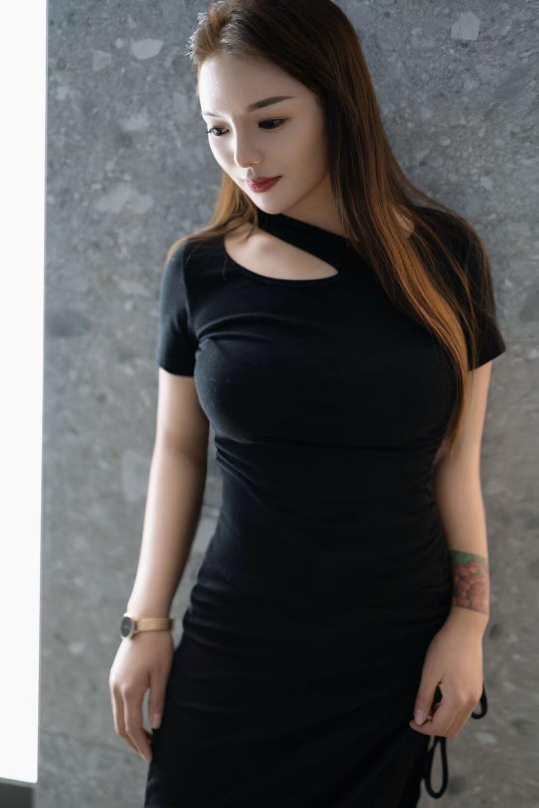 火遍南京的服务系大胸嫩妹子 第3张