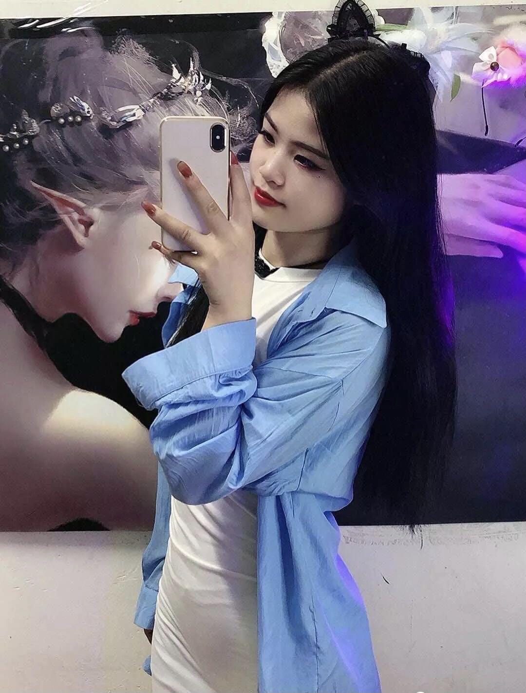 龙华小嫩妞梦梦 第1张
