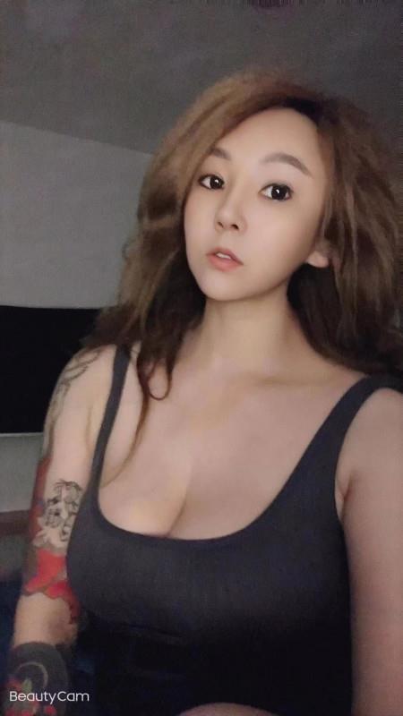 不错的花臂社会姐 第3张