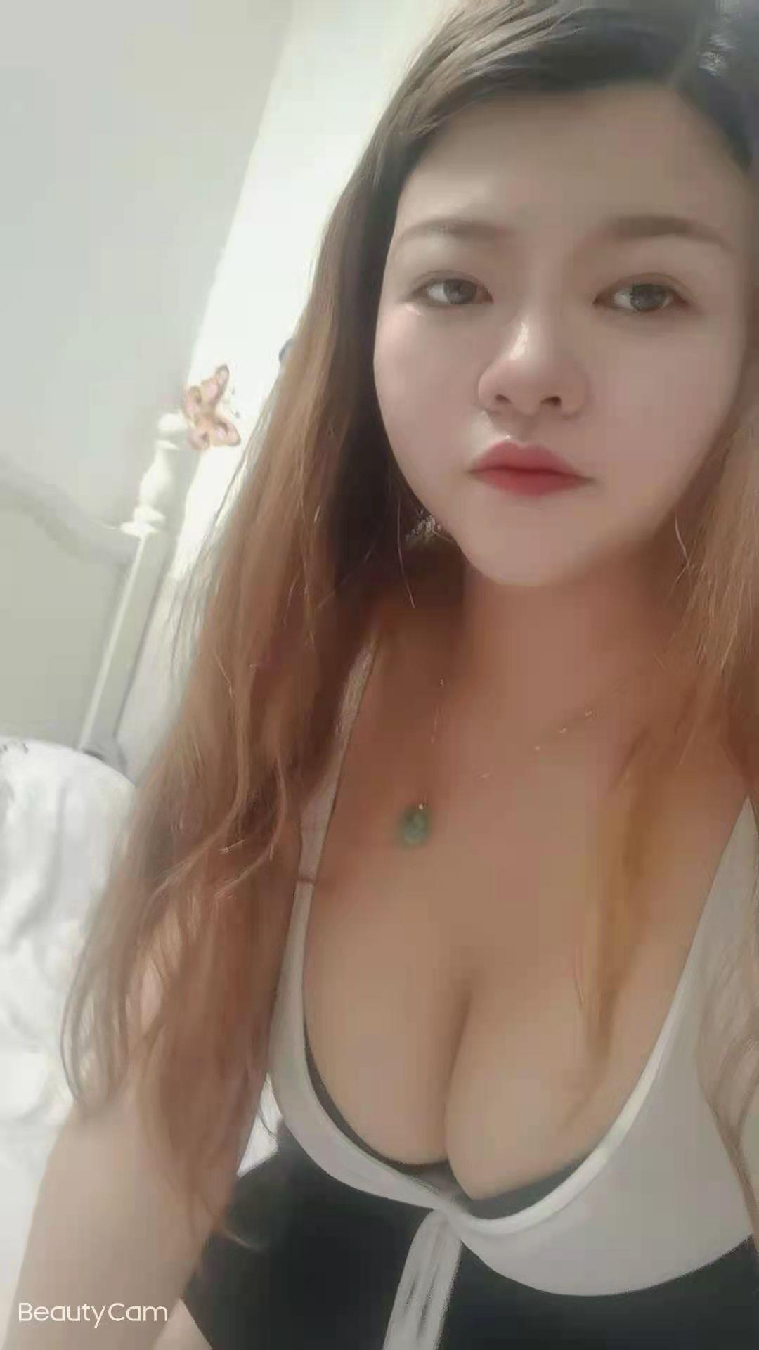 宝藏女孩肉感很足 第1张
