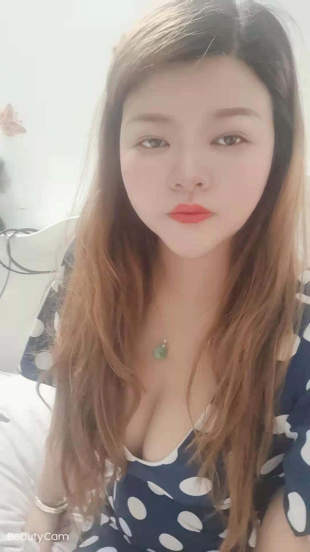 宝藏女孩肉感很足 第2张