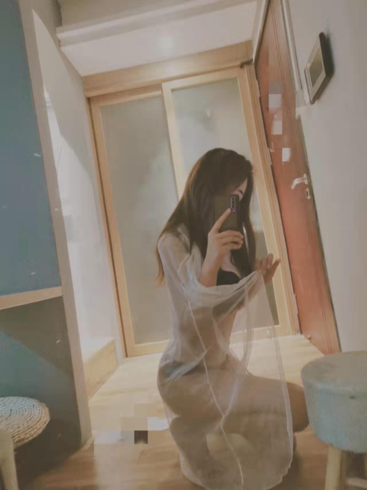 乖巧可爱重点是个子高可以解锁很多姿势 第1张