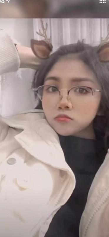 闷骚眼镜妹小柒 第2张