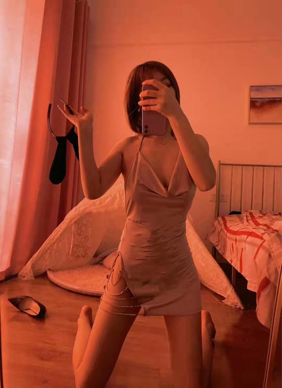 袁家岗妩媚美女 第1张