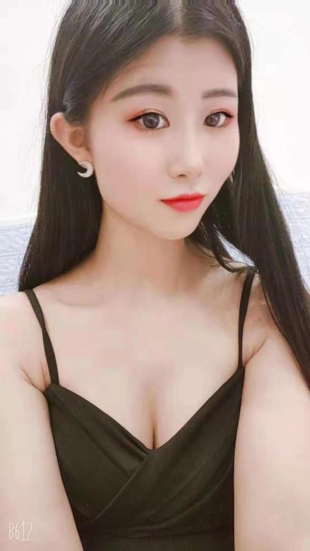 清湖地铁站附近小姐姐 第1张