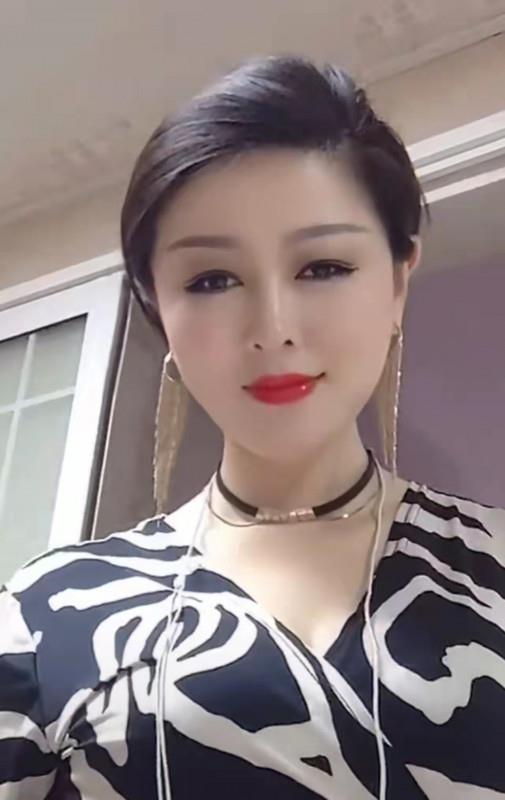 很骚的丰满少妇 第2张