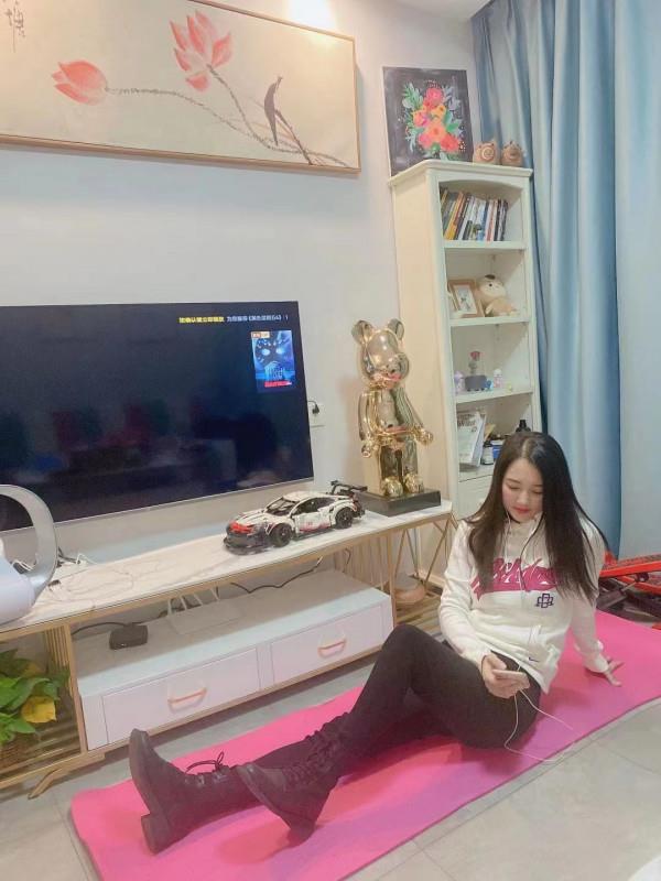西乡长腿妹阳光 第1张