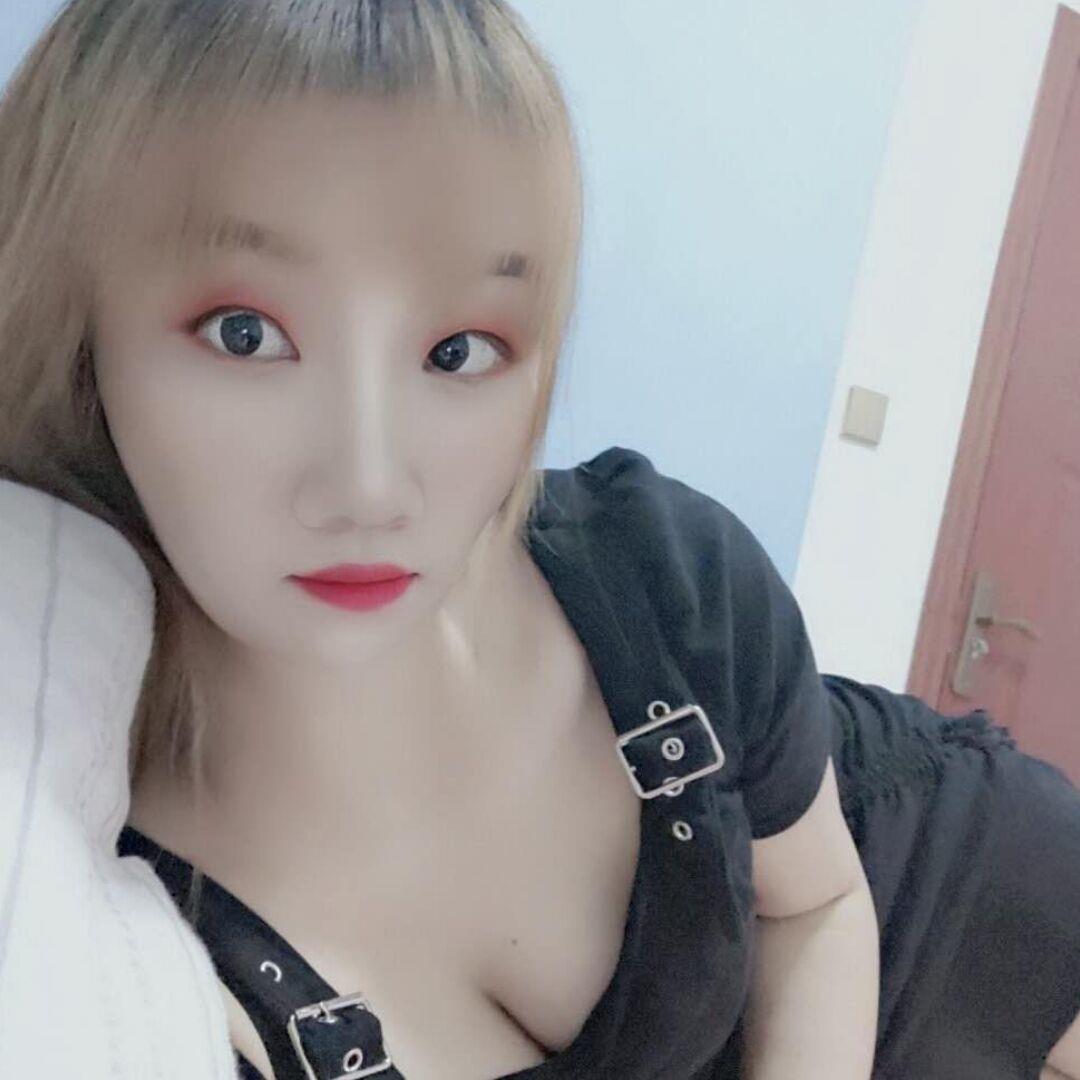 宝龙广场美女 第1张