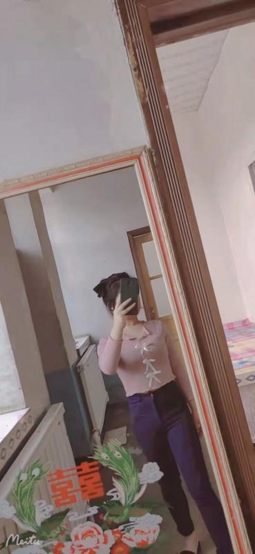 大胸妹子一个 第2张