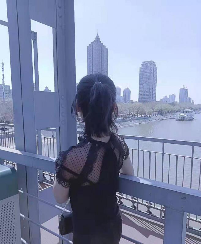 大胸妹子一个 第3张