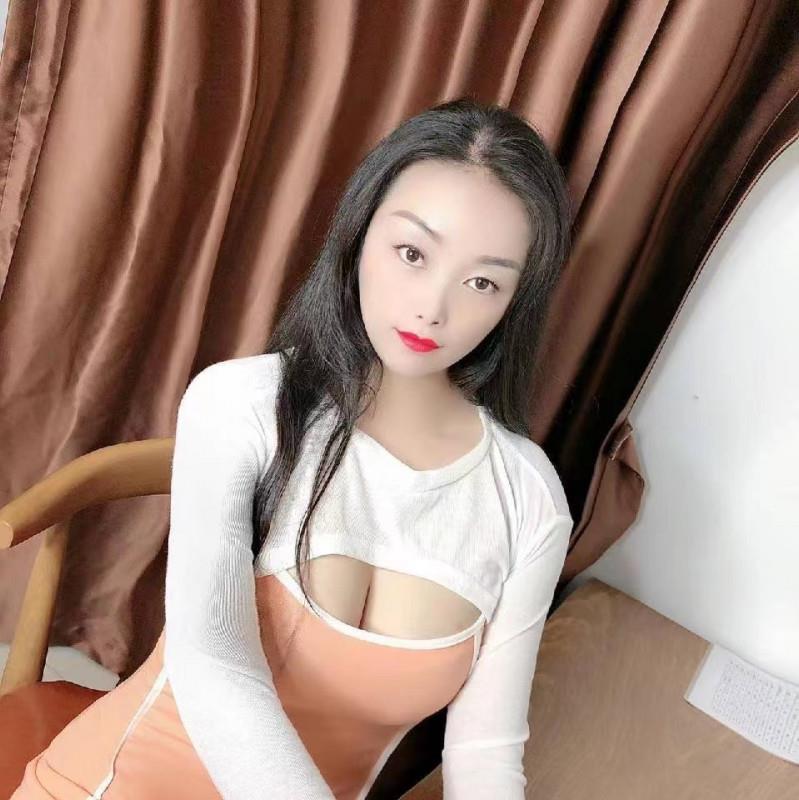 大胸少妇姐姐 第1张