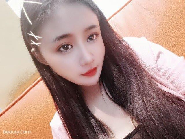 大胸妹子很会玩 第4张
