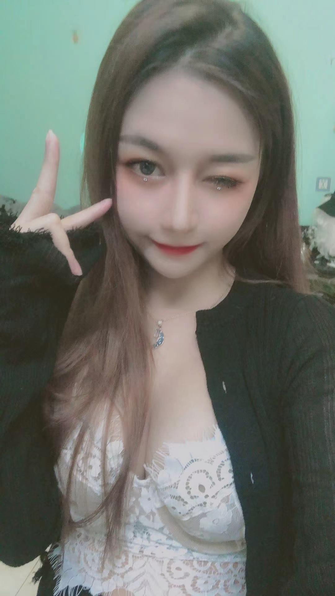 清纯兼职良家女冰冰,温柔口活好 第2张