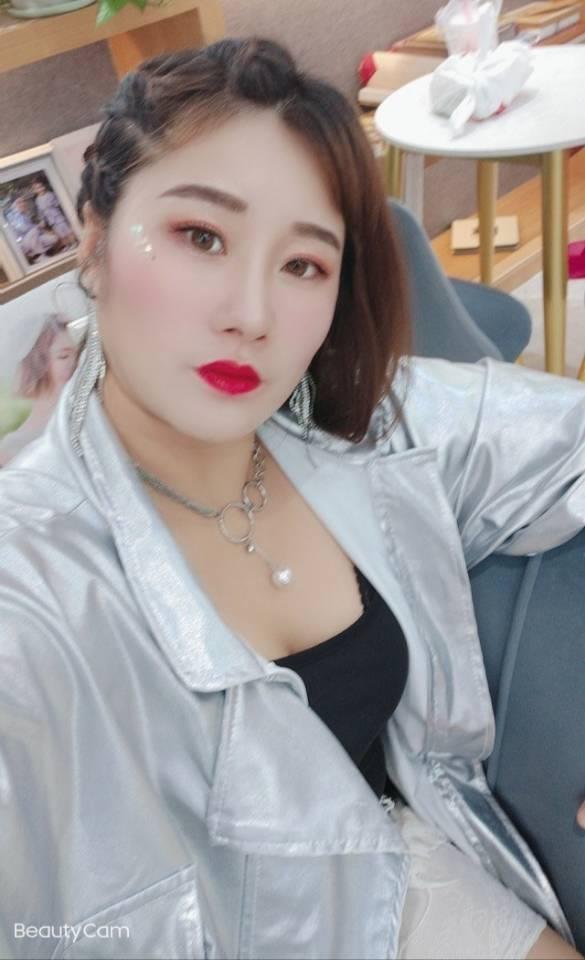 白云轻熟妇 第1张