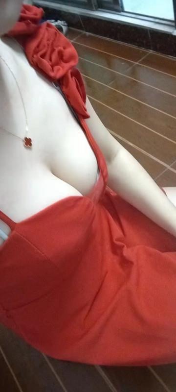 三栋小少妇 第2张