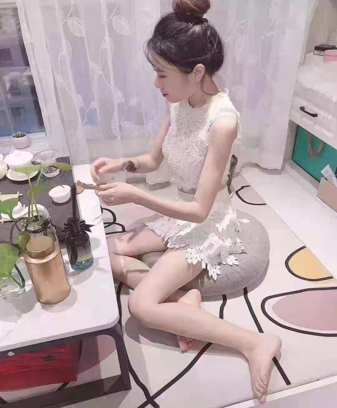 约精致丝袜美女 第1张