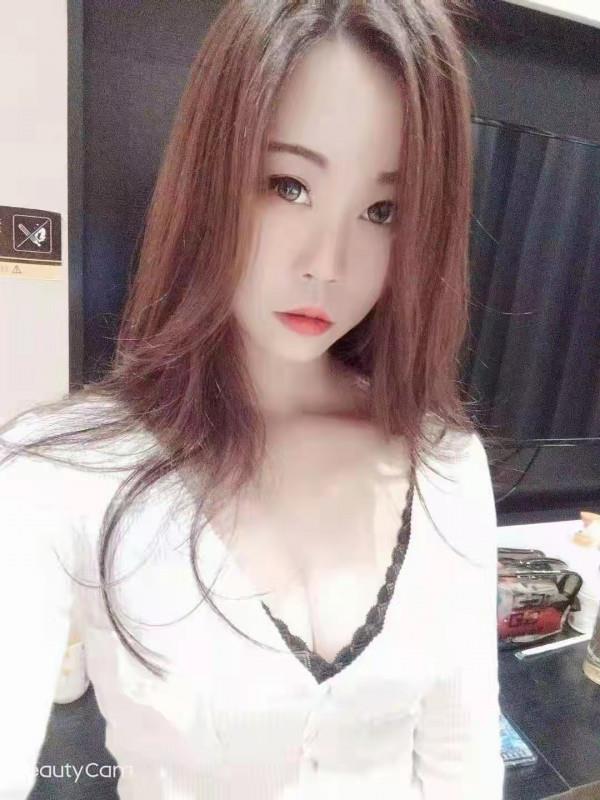 刚下海的纯情小少妇 第1张