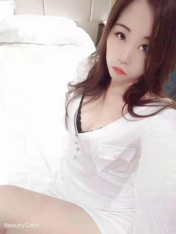 刚下海的纯情小少妇 第2张