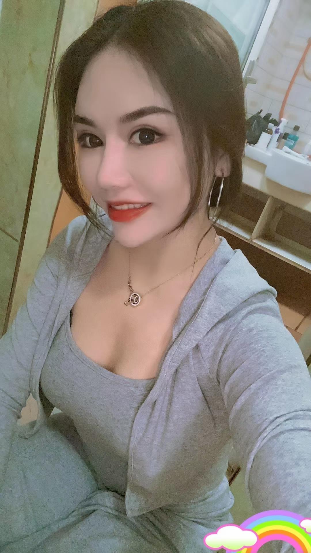 常熟市巨乳美女兼职 第1张