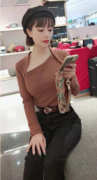 娇小嫩妹百分之百真人 第3张