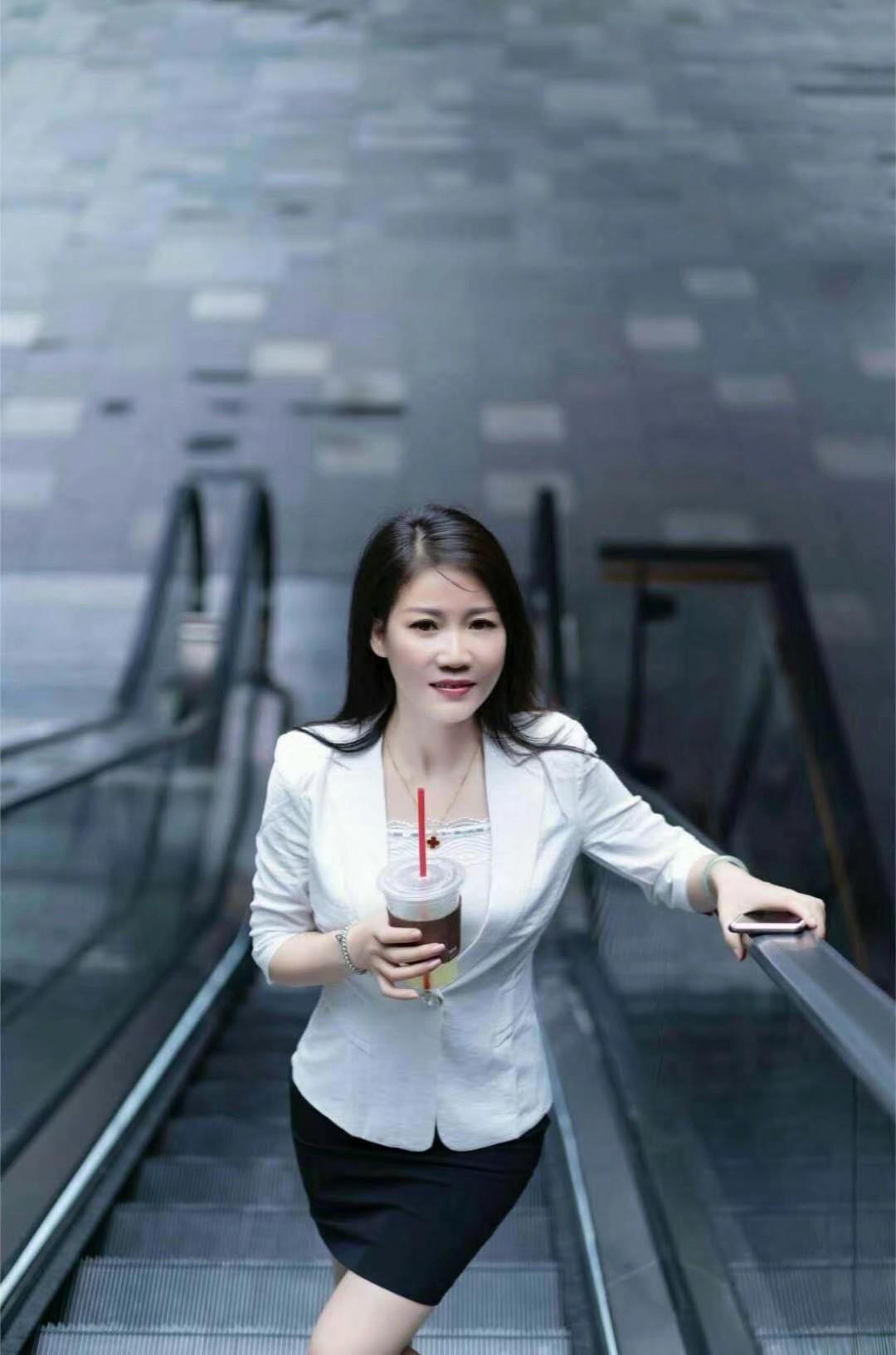 轻熟明月 第1张