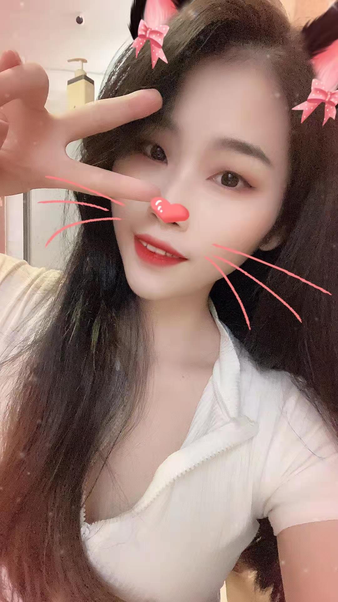 红山年轻妹纸一个雨伞 第3张