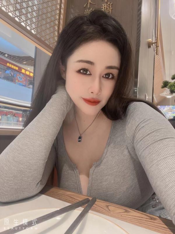 网红脸大胸妹子然然 第1张