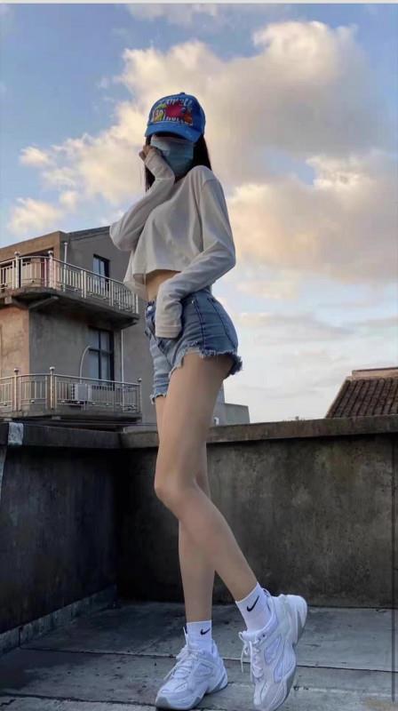 龙华高挑艳舞妹韵婷 第1张