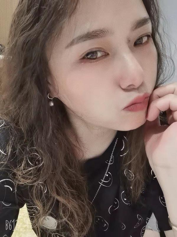 天河区的小姐姐 第1张
