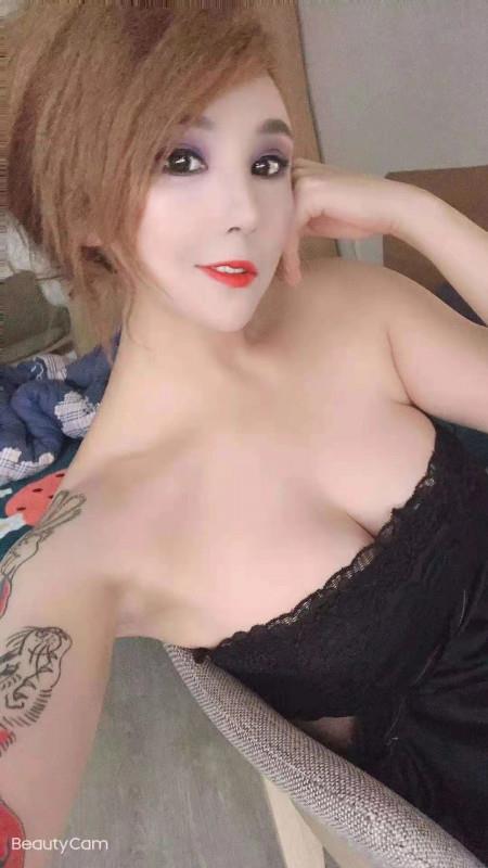 大奶服务好的骚货 第1张