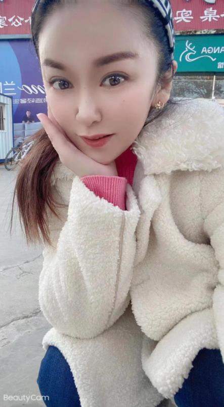 乔司南地铁站附近服务系妹子 第2张