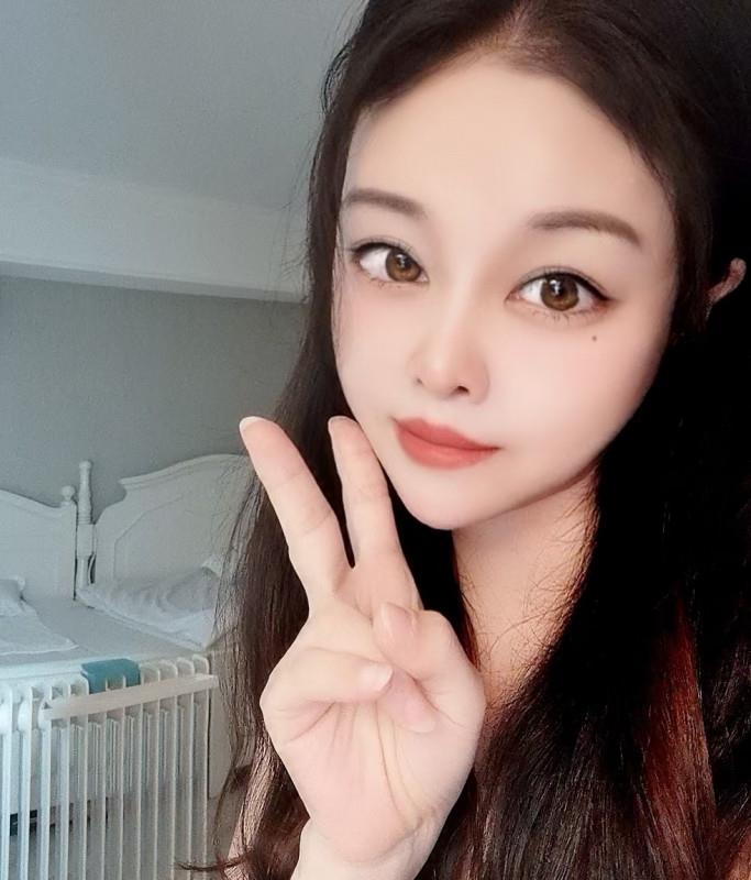 江宁万达美女 第2张