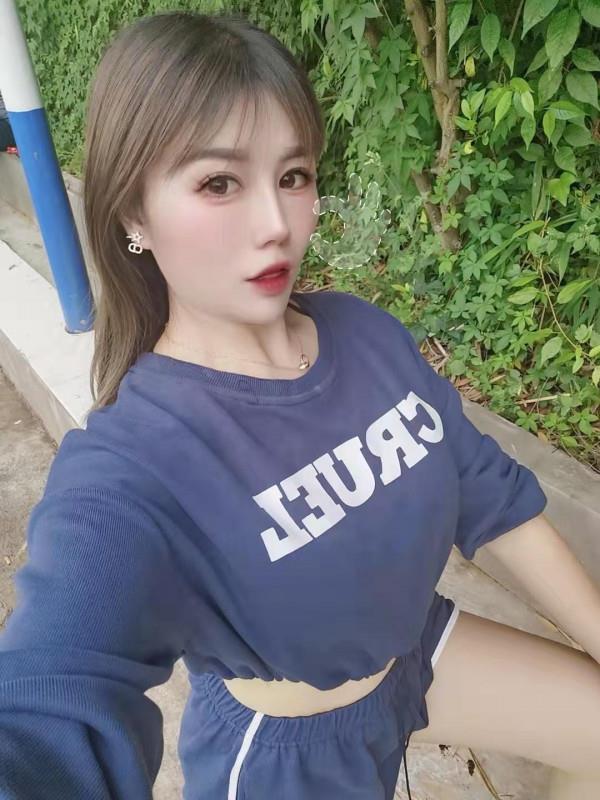 市区的美女资源 第2张