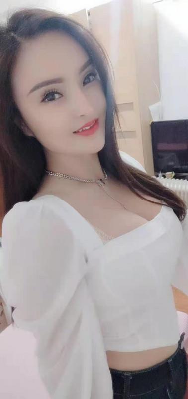 胸型很好看的小姐姐 第1张