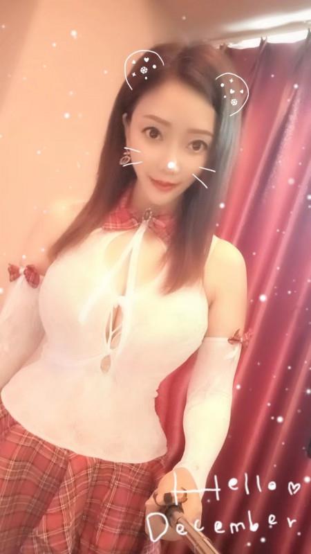 服务很好的大胸女 第2张