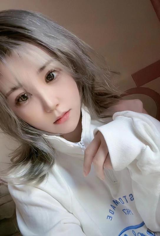 白嫩风颜值少女 第1张