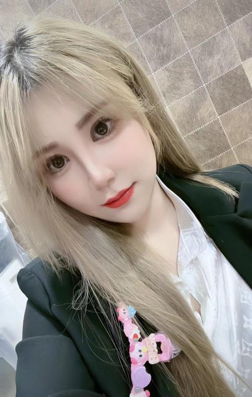 白嫩风颜值少女 第2张