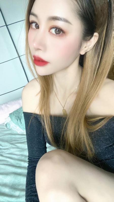 颜值和服务都不错的酒娘 第4张