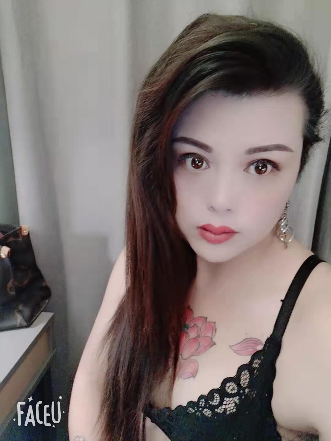 TS人妖，还可以真女双飞 第2张