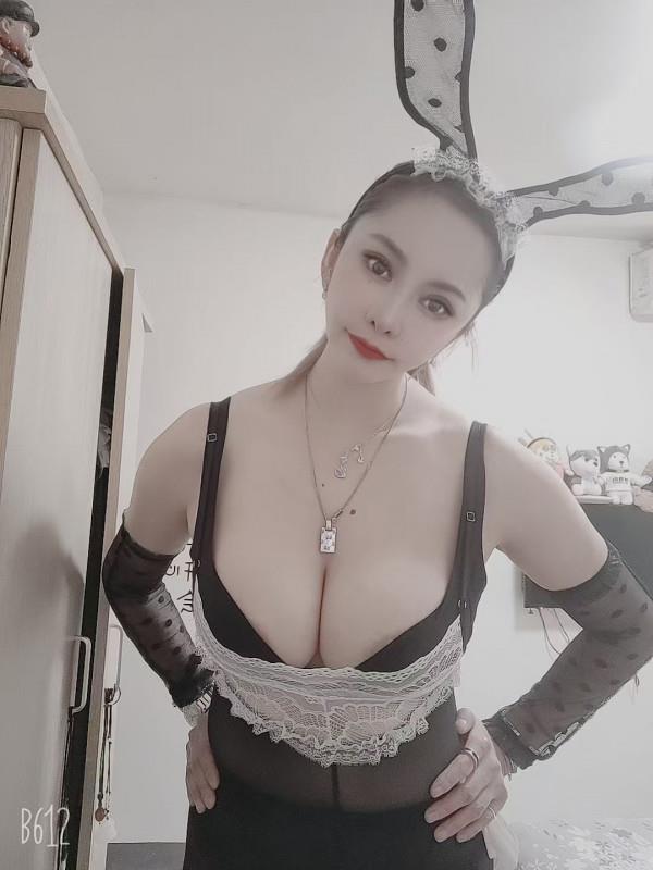 傲人巨乳漂亮小姐姐 第2张