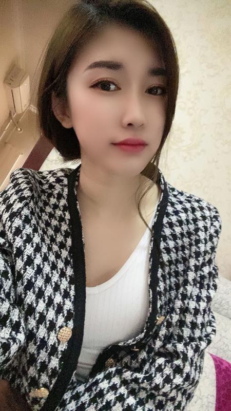 弘燕路好看的妹子 第1张