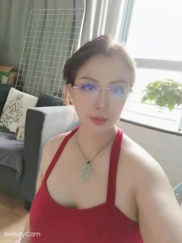 大臀熟女 第3张