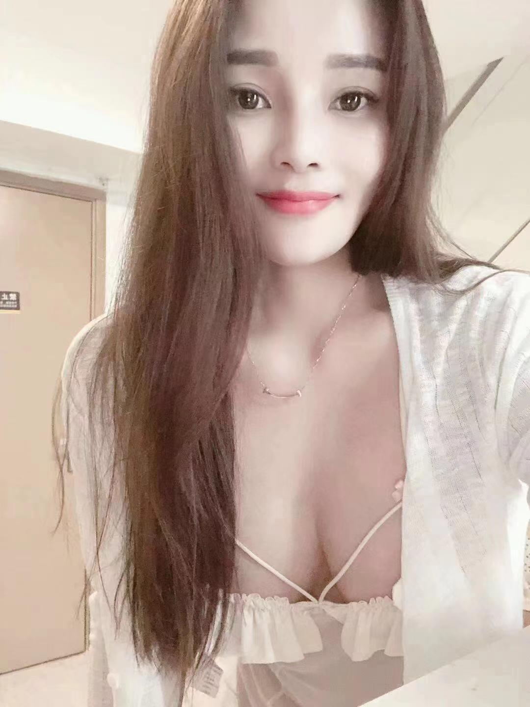 硚口大胸妹子 第1张