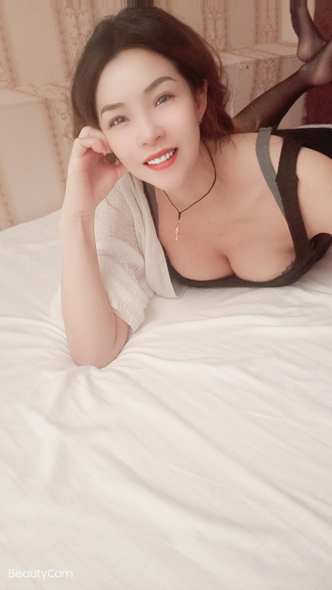 一次不错的释放体验,丰乳肥臀雅倩,皮肤真滑 第1张